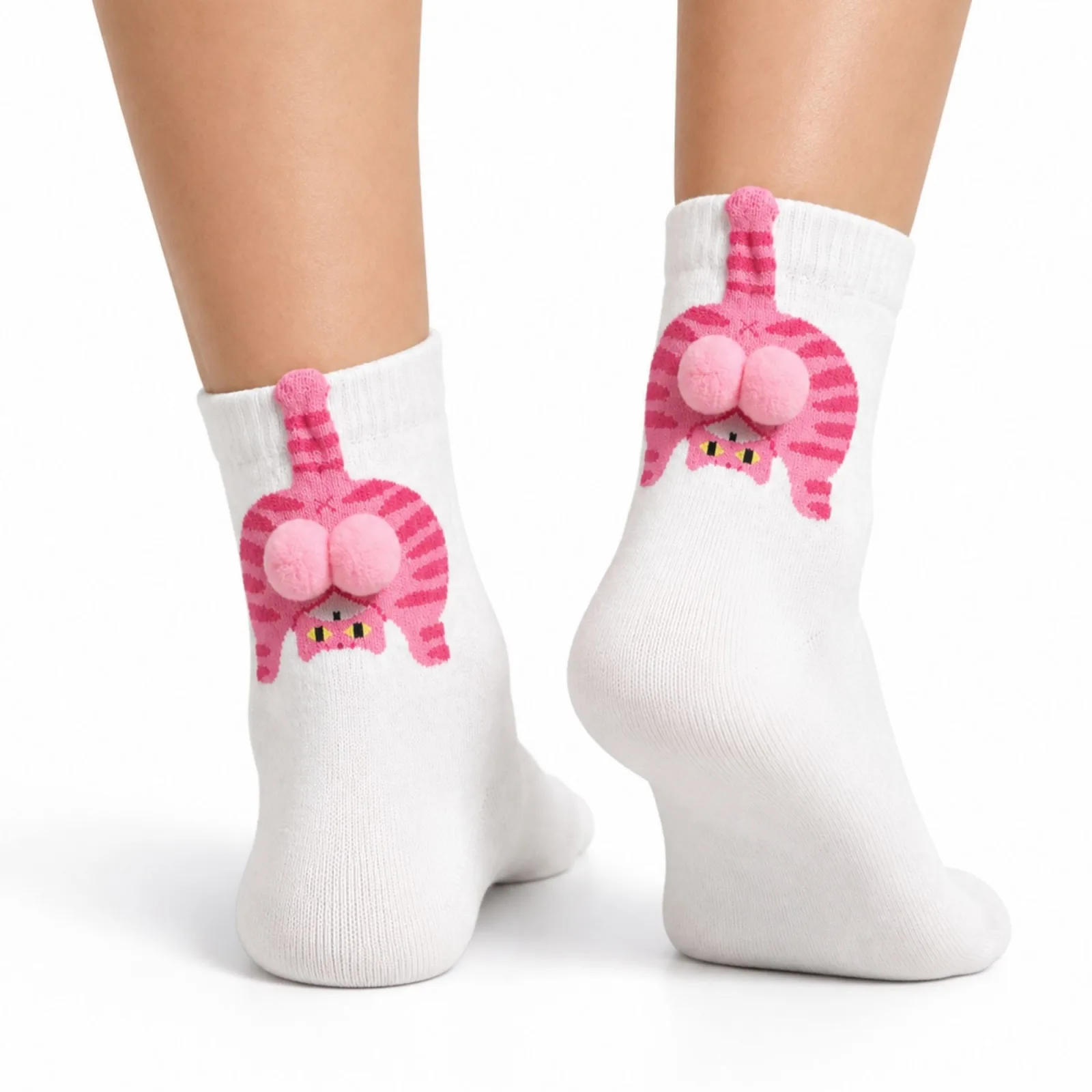 Kadın Beyaz Pembe Kedi Desenli Ponponlu Soket Çorap | Sevimli 3D Kedi Figürlü Eğlenceli Günlük Çorap